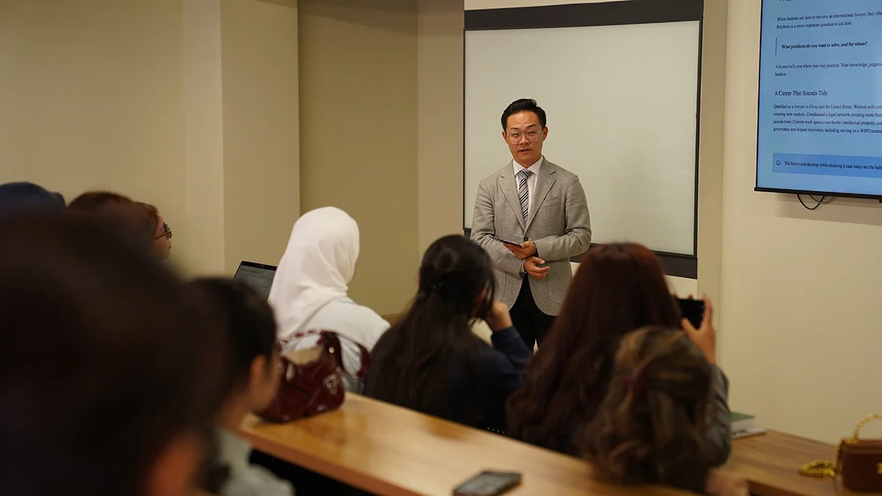 Master Class “How to Become an International Lawyer”